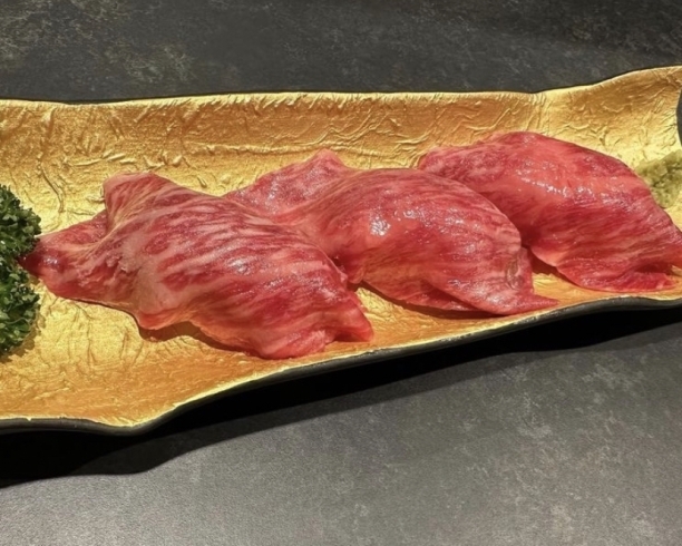 新メニューの肉寿司です。「肉寿司が特別メニューに加わりました♪  愛知川」