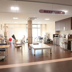 健荘さくら：介護付有料老人ホームでは珍しい開放的な【機能訓練室】を設置しております