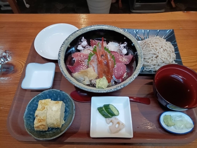 「海鮮丼とざる蕎麦定食人気‼️でさ《二本松で新鮮な海鮮料理と言えばめぐみ家》」