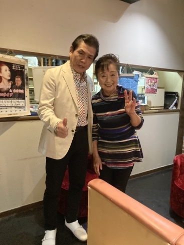 福田みつるさんと、オーナー相馬ママと２ショット「歌の広場T＆Sに遊びに来てくれた☆福田みつるさん♪」