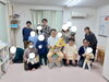 須貝先生と記念撮影「須貝先生が来室してくれました。」