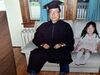 1989年、シカゴ大学MBA ,卒業式に自宅で「日本人は 英語指導者や 英語がぺらぺらと言われている人を含めてほぼ全員 英語で会話を続けられない英語難民で 世界中の人々を困らせている ❕ でも 中高6年間の英語の教え方を変えれば 誰でも英語で意思疎通を続けられるようになる。 ❕ 」