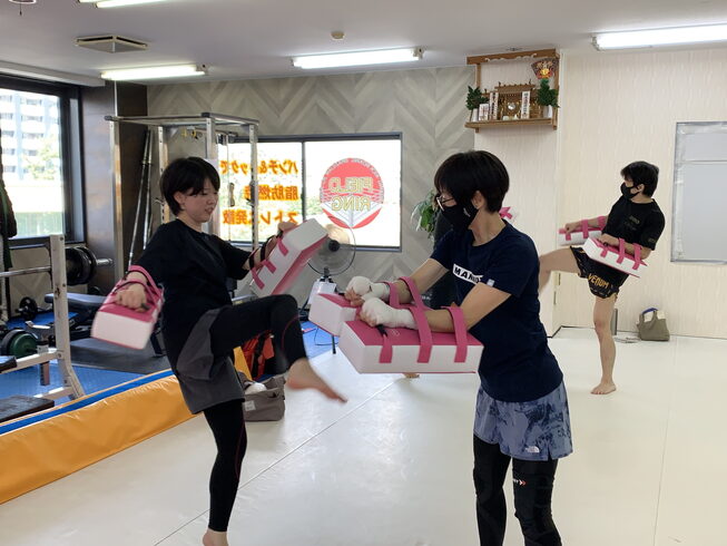 レディースクラス🔥「☆立冬☆ 寒さに負けないカラダ作りをしましょう💪🏻 FIELD-RING 千葉市美浜区〖JR稲毛海岸駅 駅近』キックボクシング&ボクシング」