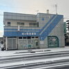 「雪が少し積もった日曜日の朝です！」