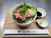 カジキマグロのぶつ切り丼（税込999円）「100g以上の赤身をたっぷりと！　カジキマグロのぶつ切り丼💥」
