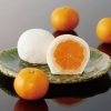 山田みかんをまるごと１つ包んだ、食べ応えのある餅菓子を期間限定で販売致しております。