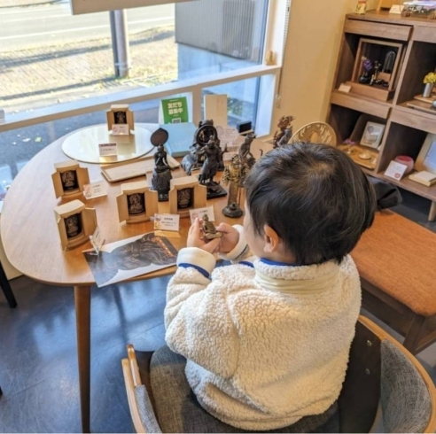 仏像を持つ可愛い小さなおてて(*^-^*)「最年少のお客様「石狩と札幌を中心に地域密着の仏壇店・いのりや　です」」