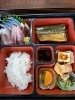 お刺身入り幕の内弁当1600円「本日、営業しています。」