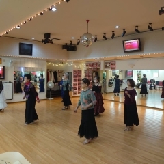 藤井寺バンバンでラインダンス☆　レンタルスタジオバンバンでは社交ダンス教室も開校中！