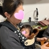 お母さんに抱っこされて、お稽古【豊明市のピアノ、カリンバ、オカリナ教室】