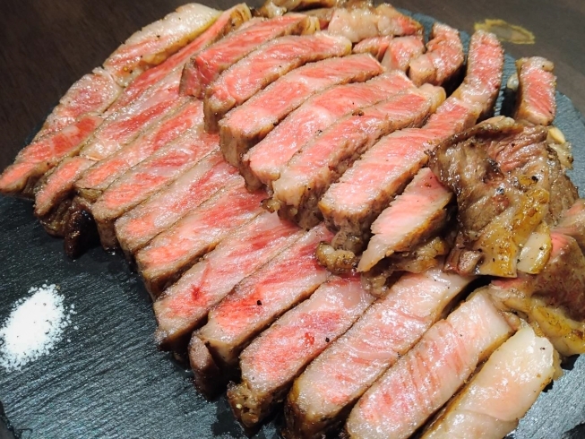 「肉バルkotohogiの人気メニュー「リブロースステーキ」の紹介」