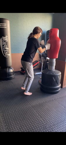 この方は最後の締めにパンチの連打をされてます!「【女性専用キックボクシング】体力アップで体年齢を上げましょう‼️【ダイエット/ストレス発散/体力作り】」