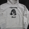 TACOMAFUJI RECORDS（タコマフジレコード)　TACOMA FUJI HANDWRITING LOGO HOODIE　ポケットがセパレートの縫い付け仕様で雰囲気◎　
