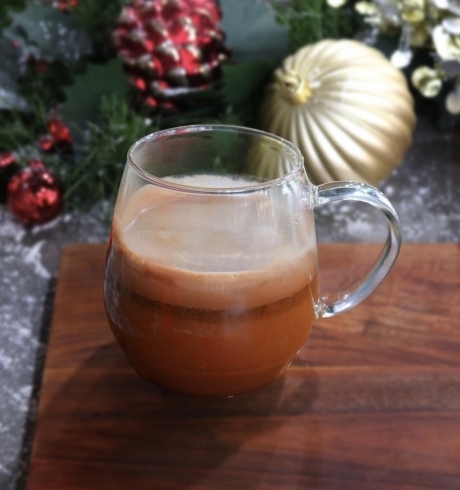 「カフェの前の木もちょっとだけクリスマス🎄【1110 CAFE/BAKERY】」