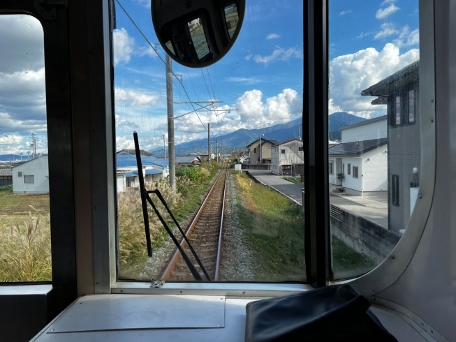 小松駅からまっすぐ伸びる線路「伊予小松駅から伊予西条駅へ。電車の旅♪」