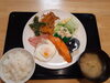 「本日の日替わり定食   鮭バランス定食」