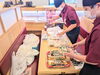 【年末お持ち帰り寿しを準備するスタッフたち】「【大晦日恒例！年末お持ち帰り寿し】」