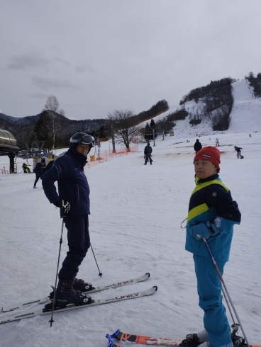 岐阜県ほうのきスキー場「今日はスキーに来ています」