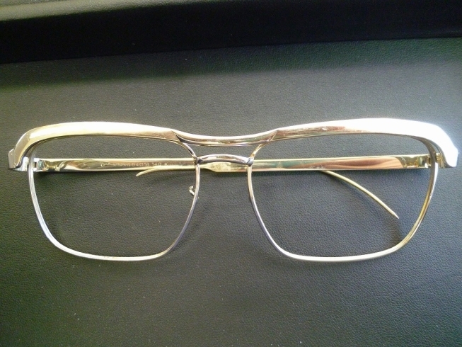 もしかして金！？　お持ち頂いたメガネのフレーム「買取専門 金のクマ 沼津店　金のメガネフレームは重量があります♪」