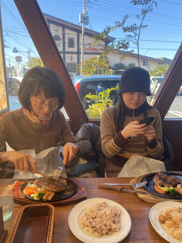 妻と娘と、どんさん亭です。「今日は、茨城-土浦→千葉-松戸・柏に移動して新規、探偵の下見です。『平成7年、創業。調査の青葉グループ 茨城-つくば・土浦、群馬-前橋・高崎、埼玉-熊谷、千葉-松戸・柏 で探偵31年の信頼と実績の若葉探偵社』」