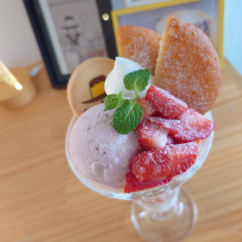 ふわふわミニバターといちごのぷりんパフェ「ふわふわミニバターといちごのぷりんパフェ」