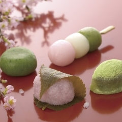 桜餅、うぐいす餅、お団子など…春の和菓子を販売しております。