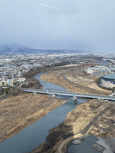 県庁展望台から見た、利根川です。「今日は、埼玉-熊谷で探偵です。浮気調査です。『平成7年、創業。調査の青葉グループ 茨城-つくば・土浦、群馬-前橋・高崎、埼玉-熊谷、千葉-松戸・柏 で探偵32年の信頼と実績の若葉探偵社』」
