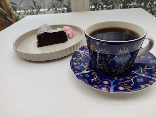 自家焙煎珈琲とケーキのセット「1月21日はベニーノコーヒーの日曜営業へ！」