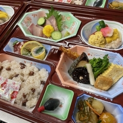 栗東市にある居酒屋の酔哥です！ 今回は正月らしくということでお赤飯！