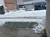 玄関の雪かき「雪ですねぇ･･･」