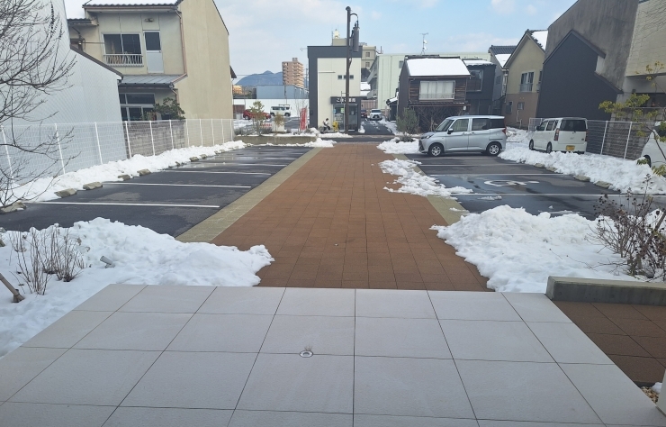 1月27日15時時点での駐車場の雪の様子「雪解け⛄」