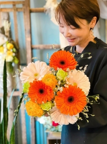 「元気になるビタミンカラーの花束💐岡山市南区若葉町、コルティーレ、小さな花屋さん、花束、アレンジ、祝い、観葉植物、ドライフラワー　」