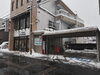 「雨や雪でも濡れずに入れる駐車場をご利用ください😊」