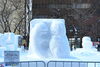 ❶3丁目、非行（飛行）しないペンギン（撮影2月3日「2024雪まつり。準備状況、観てある記（市民の広場・国際広場編）」