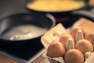 ゆで卵は常温に戻さず、沸騰したお湯に８分後冷やそう「煮卵食べてダイエットを加速させよう！〈４月までにマイナス３kg 加圧パーソナルジムSTYLE〉」