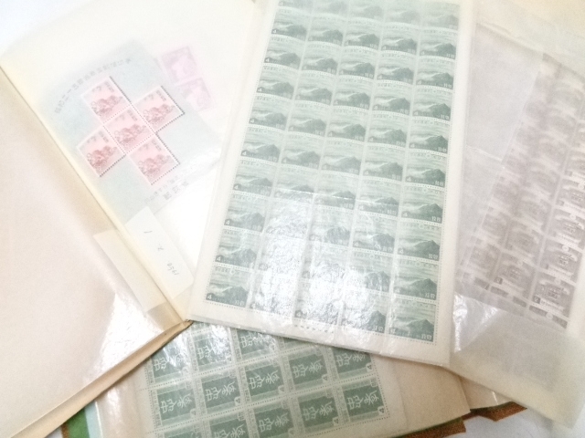 「川西市下加茂からご来店。切手のお買取りです。古いプレミアム切手も、おたからやJR伊丹店にお任せください。」