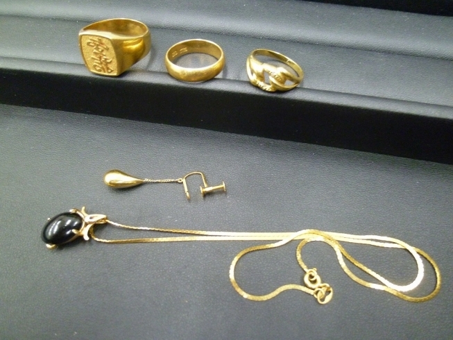 生前整理を進めていてお持ち頂いた貴金属アクセサリー「買取専門 金のクマ 沼津店 生前整理の貴金属アクセサリーたち」