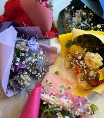 「花束の感謝の贈り物💐岡山市南区若葉町、コルティーレ、小さな花屋さん、花束、アレンジ、祝い、観葉植物、ドライフラワー　」