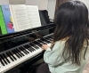 名曲集で色々な曲に挑戦中！ピアノ、楽しい❣️「下京区＆南区のピアノ教室♪他の教室から変わって、爆進中！ピアノ楽しい♪とたくさん弾いている小5ちゃん✨【京都市南区＆下京区のピアノ・リトミック・英語リトミック・ベビーリトミック】」