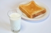 小麦、牛乳は避けた方がいい。「【超危険】絶対に食べてはいけない食べ物10選！体を破壊する恐ろしい食材！」