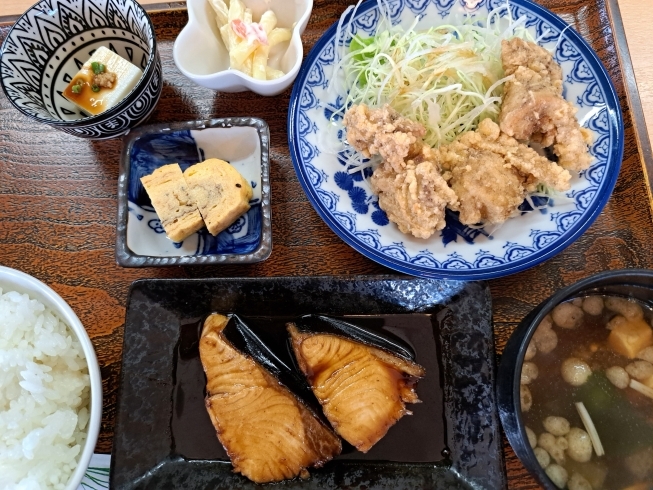 煮魚ランチ 1250円「人気の煮魚ランチ、若鶏の唐揚げ+#小鉢3品付き1250円」