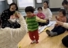 カスタネットのリスに合わせて踊る１歳4ヶ月くん「南区＆下京区のベビーリトミック♪１歳２ヶ月ちゃんの初レッスン❣️無料体験レッスン予約受付中❗️【京都市南区＆下京区のピアノ・リトミック・英語リトミック・ベビーリトミック】」