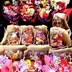 こんにちは☺️KOBEフラワーグリーンです。3月に入り大量の花束のご注文をいただきました💐【神戸市西区　池上　花束　アレンジメント　スタンド花　胡蝶蘭　花環　大きな装花】