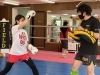 Sトレーナーによるキックの指導中🔥「女性らしいしなやかさと強さを手に入れるチャン✨　　FIELD-RING 千葉市美浜区〖JR稲毛海岸駅　駅近』キックボクシング＆ボクシング」