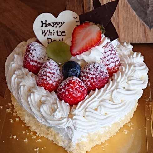 ホワイトデー限定ケーキ！サイズ2～3人用「ホワイトデー！ハートデコレーション」