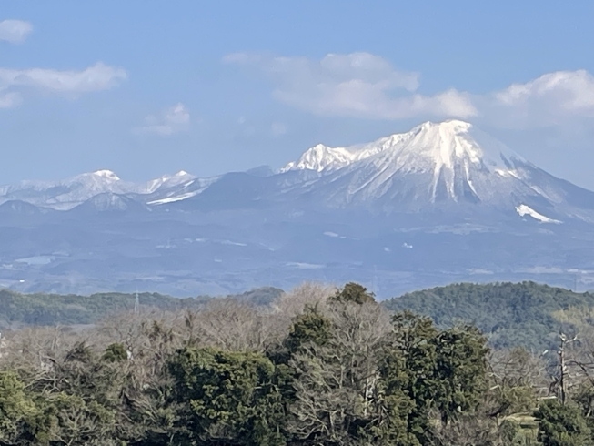 今日の大山　城山からの景色「あまりにも良い天気なので城山に登ってきました❣️気持ちイイ〜〜」