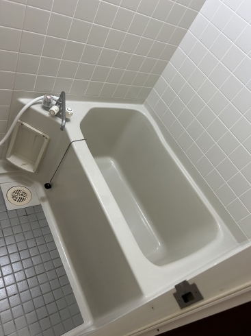 浴室入替前「大阪府狭山市で浴室の取替、ガラスの割替工事を致しました。」