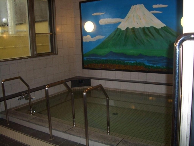 「やっぱり、お風呂は、富士山で決まりや！　   高住センターから、富士山の絵のある大浴場付き老人ホーム見学情報です。」