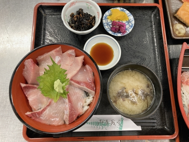 「天然ぶり　再入荷いたしました(^o^)  【村上市で美味しい海鮮丼を食べられるお店】」