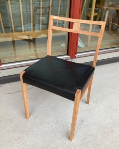 maku「軽くてデザイン性に富むチェア　makuチャア　椅子・いす・チェアをお探しなら札幌の家具専門店『彩工房畑山』へ」